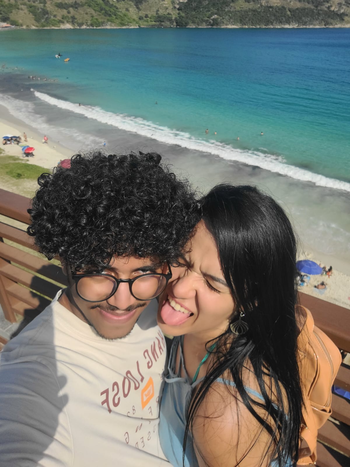Praia de água azul, sem pose